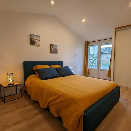 Feriehus Maison Charentaise Avec Piscine Chauffee, Jardin Prive Et Proche Commerces, Ideale Pour Couples - Fr-1-653-228 Aunac-sur-Charente