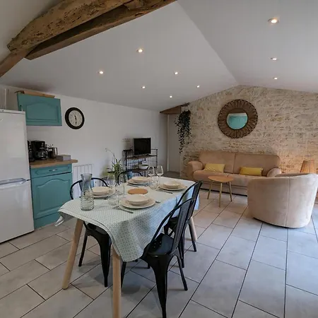 Maison Charentaise Avec Piscine Chauffee, Jardin Prive Et Proche Commerces, Ideale Pour Couples - Fr-1-653-228 Feriehus *