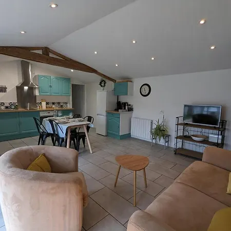 Maison Charentaise Avec Piscine Chauffee, Jardin Prive Et Proche Commerces, Ideale Pour Couples - Fr-1-653-228 Aunac-sur-Charente