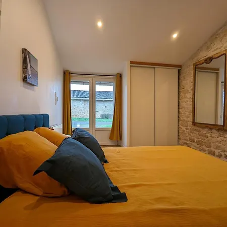 Maison Charentaise Avec Piscine Chauffee, Jardin Prive Et Proche Commerces, Ideale Pour Couples - Fr-1-653-228 Landsted