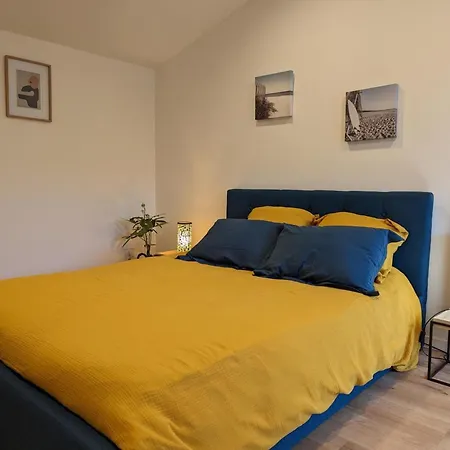 Maison Charentaise Avec Piscine Chauffee, Jardin Prive Et Proche Commerces, Ideale Pour Couples - Fr-1-653-228 *