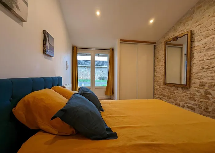 Maison Charentaise Avec Piscine Chauffee, Jardin Prive Et Proche Commerces, Ideale Pour Couples - Fr-1-653-228 펜션