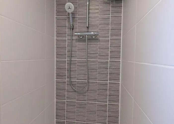 Maison Charentaise Avec Piscine Chauffee, Jardin Prive Et Proche Commerces, Ideale Pour Couples - Fr-1-653-228 *